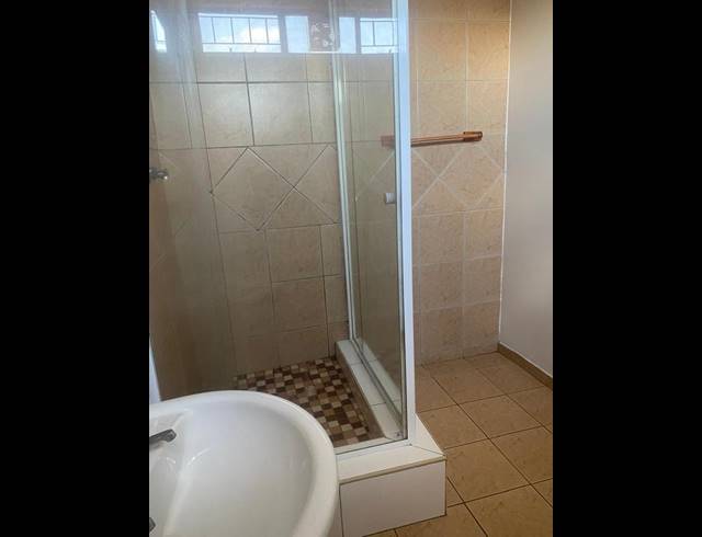 1 BEDROOM PROPERTY TO RENT IN COWIES HILL PARK